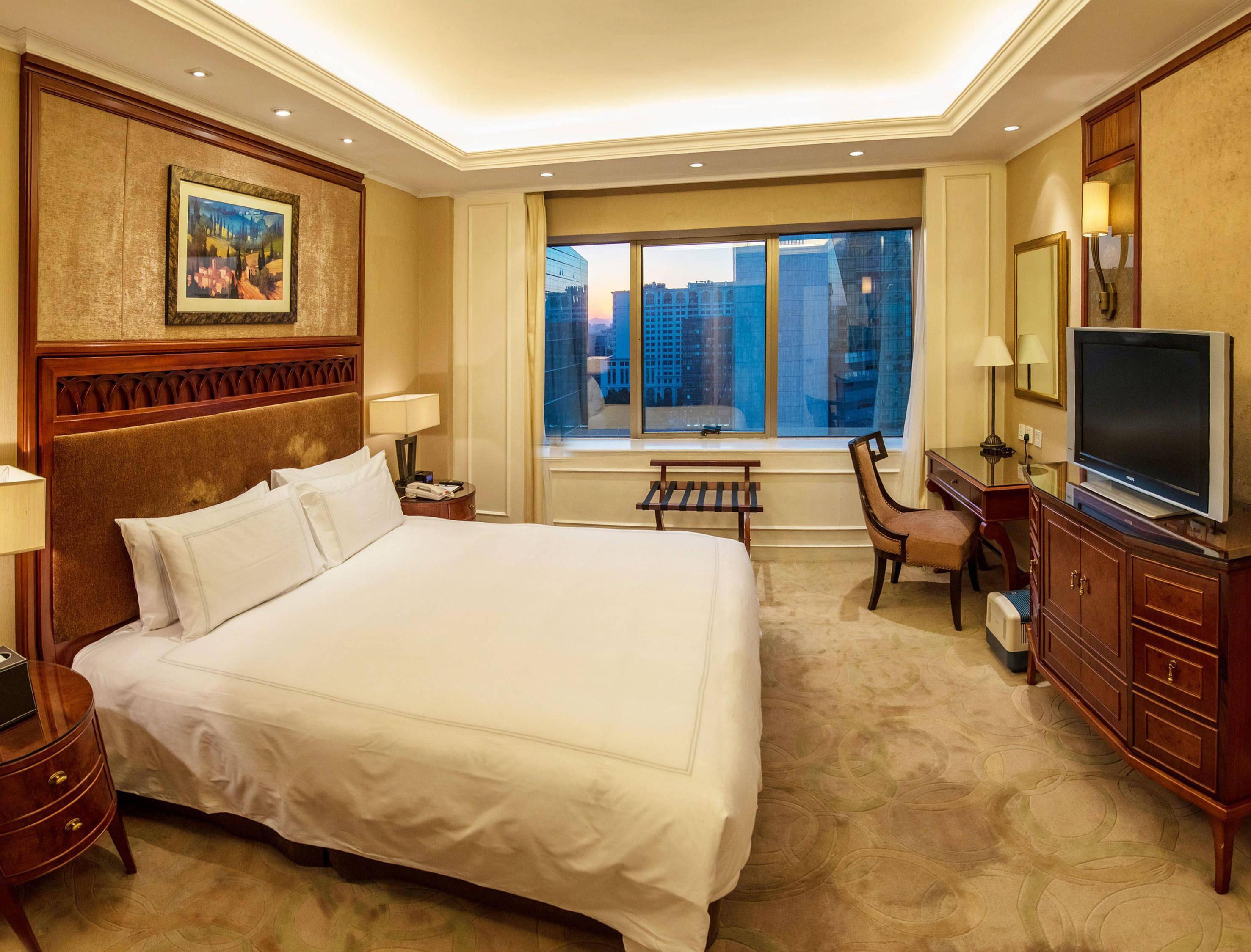 Swissotel Hong Kong Macau Center 5*