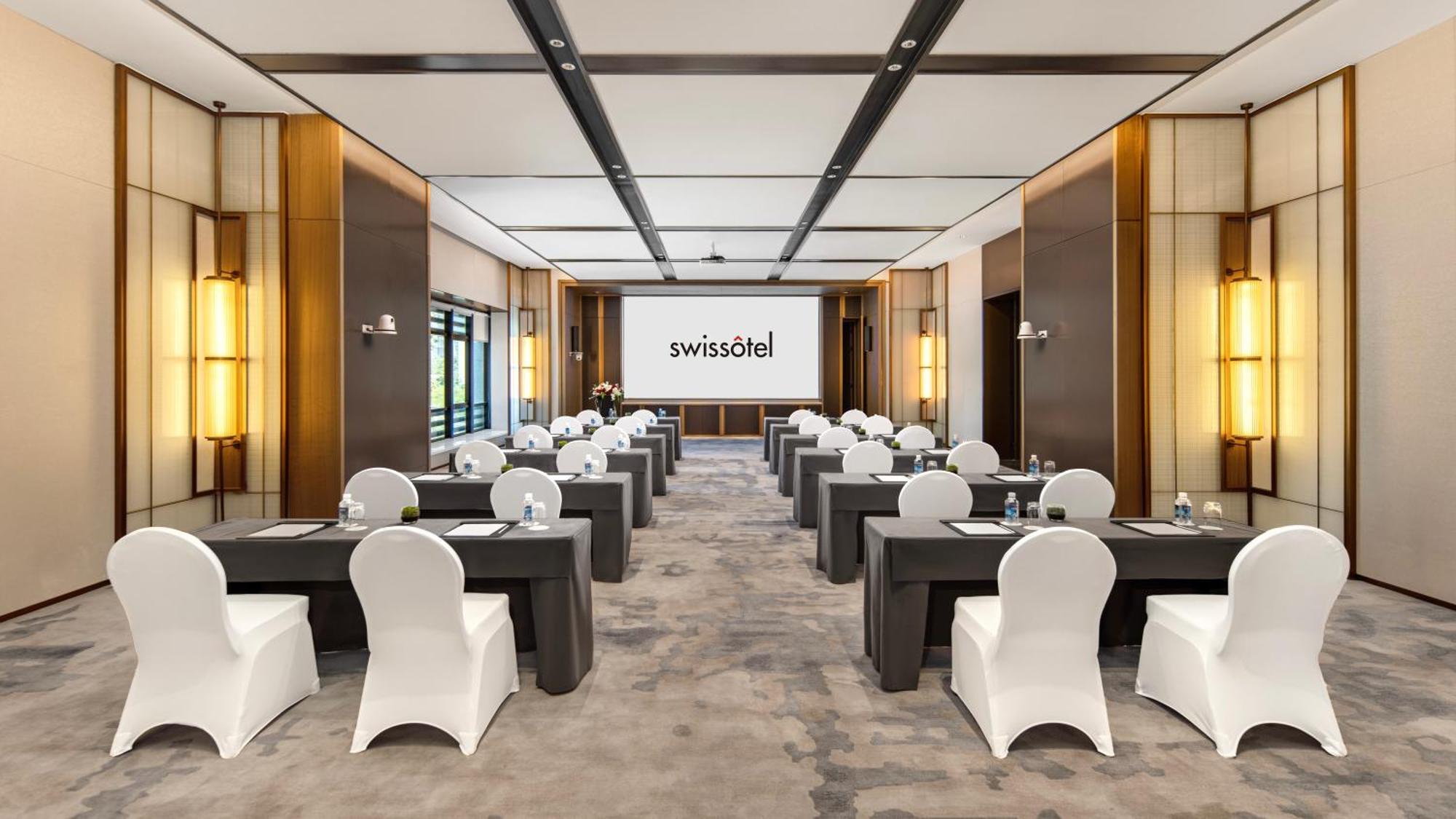 Swissotel Hong Kong Macau Center 5*