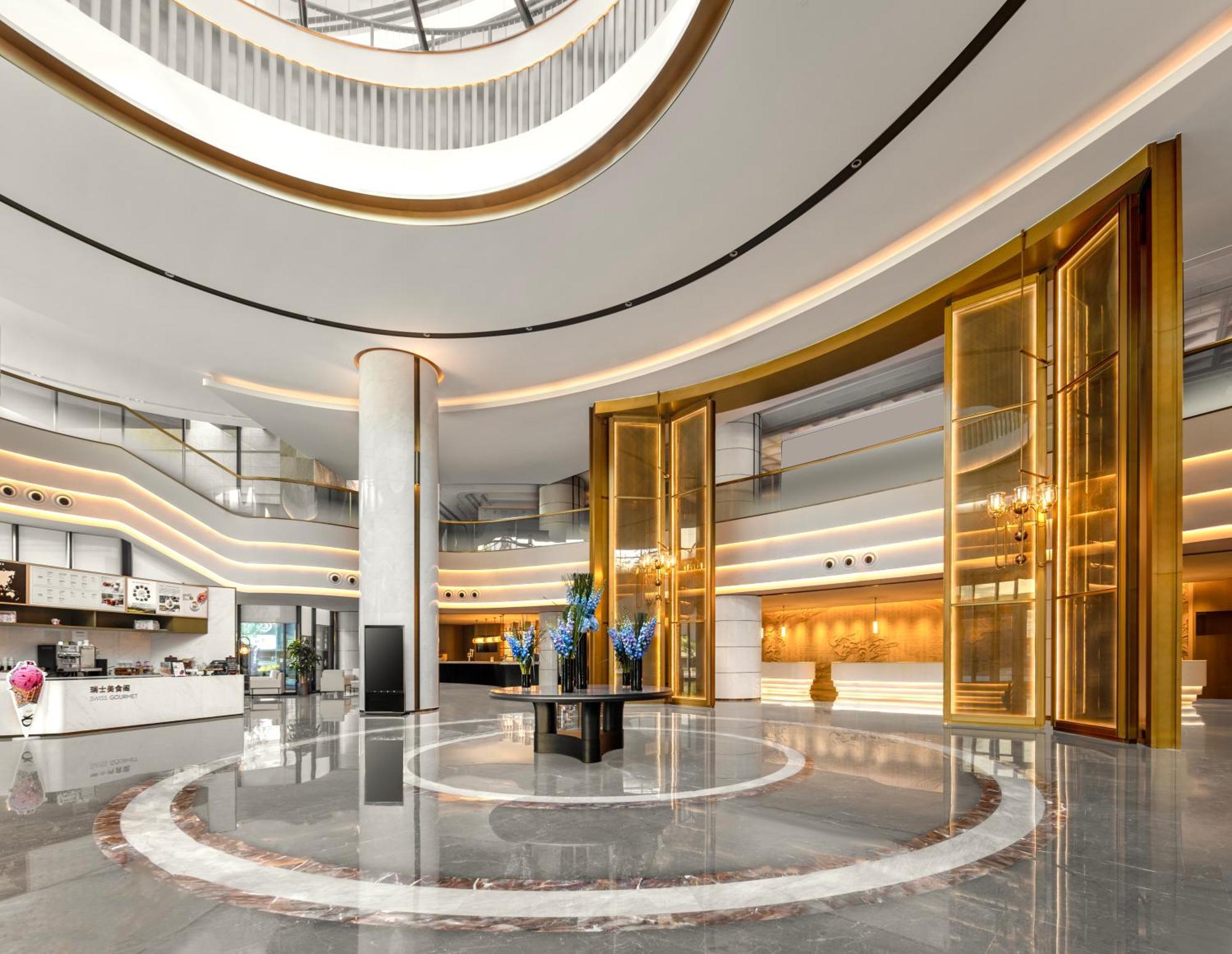Swissotel Hong Kong Macau Center Hotel
